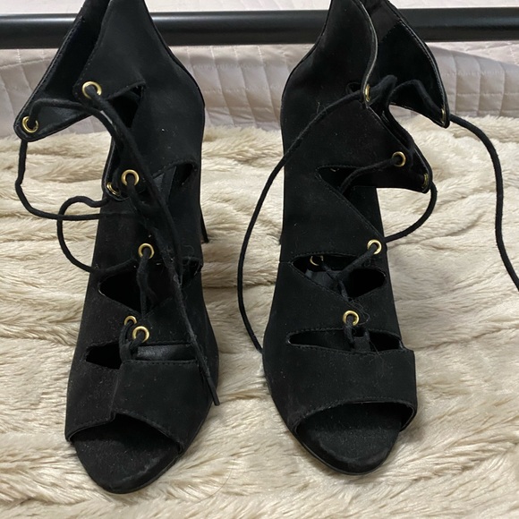 Heels 👠 - Picture 2 of 3